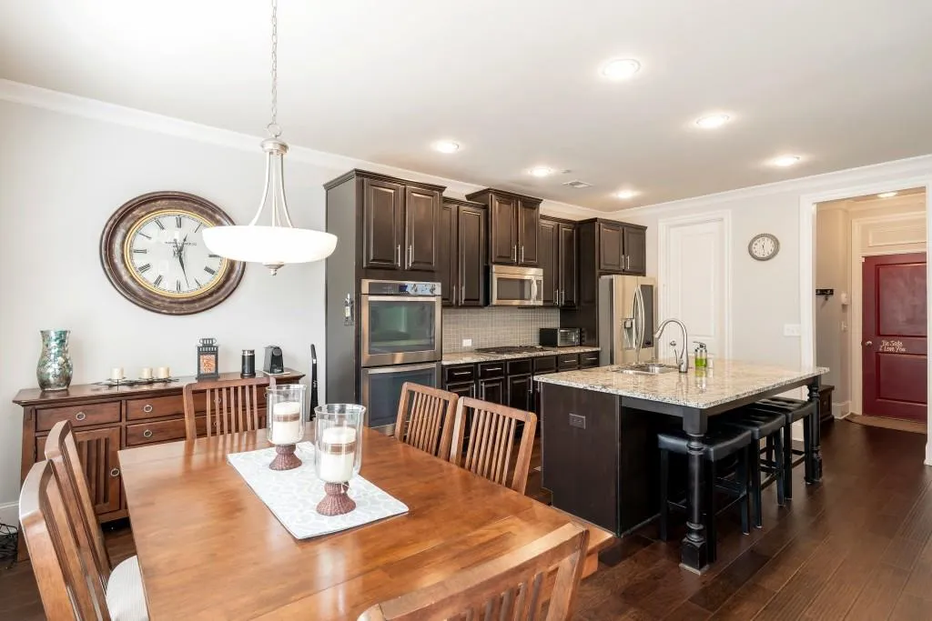 7625 Highland Bluff, Atlanta, Georgia 30328, 4 Bedrooms Bedrooms, ,3 BathroomsBathrooms,Residential,Sold,7625 Highland Bluff,6602194