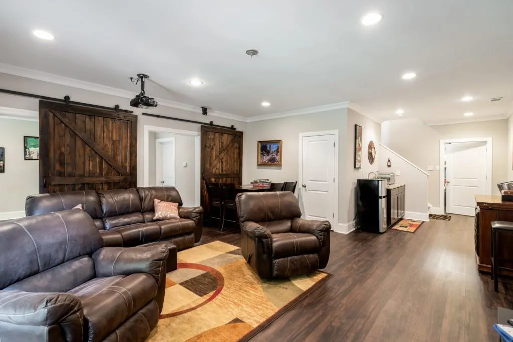 7625 Highland Bluff, Atlanta, Georgia 30328, 4 Bedrooms Bedrooms, ,3 BathroomsBathrooms,Residential,Sold,7625 Highland Bluff,6602194