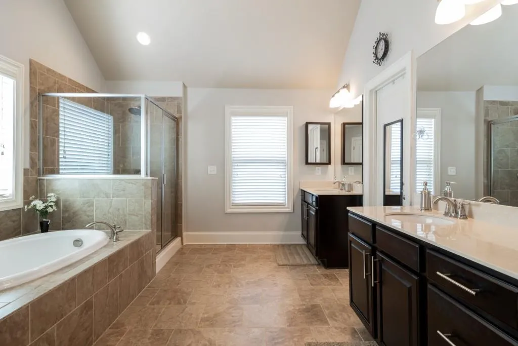 7625 Highland Bluff, Atlanta, Georgia 30328, 4 Bedrooms Bedrooms, ,3 BathroomsBathrooms,Residential,Sold,7625 Highland Bluff,6602194