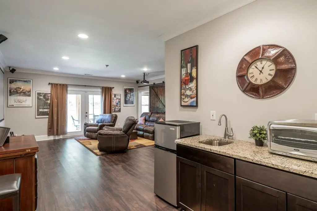 7625 Highland Bluff, Atlanta, Georgia 30328, 4 Bedrooms Bedrooms, ,3 BathroomsBathrooms,Residential,Sold,7625 Highland Bluff,6602194