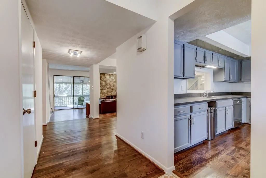 518 Sutters Point, Atlanta, Georgia 30328, 2 Bedrooms Bedrooms, ,2 BathroomsBathrooms,Residential,Sold,518 Sutters Point,5803298