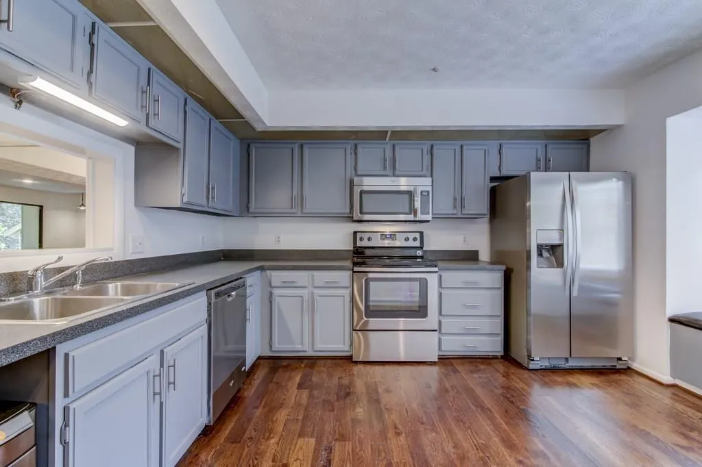 518 Sutters Point, Atlanta, Georgia 30328, 2 Bedrooms Bedrooms, ,2 BathroomsBathrooms,Residential,Sold,518 Sutters Point,5803298