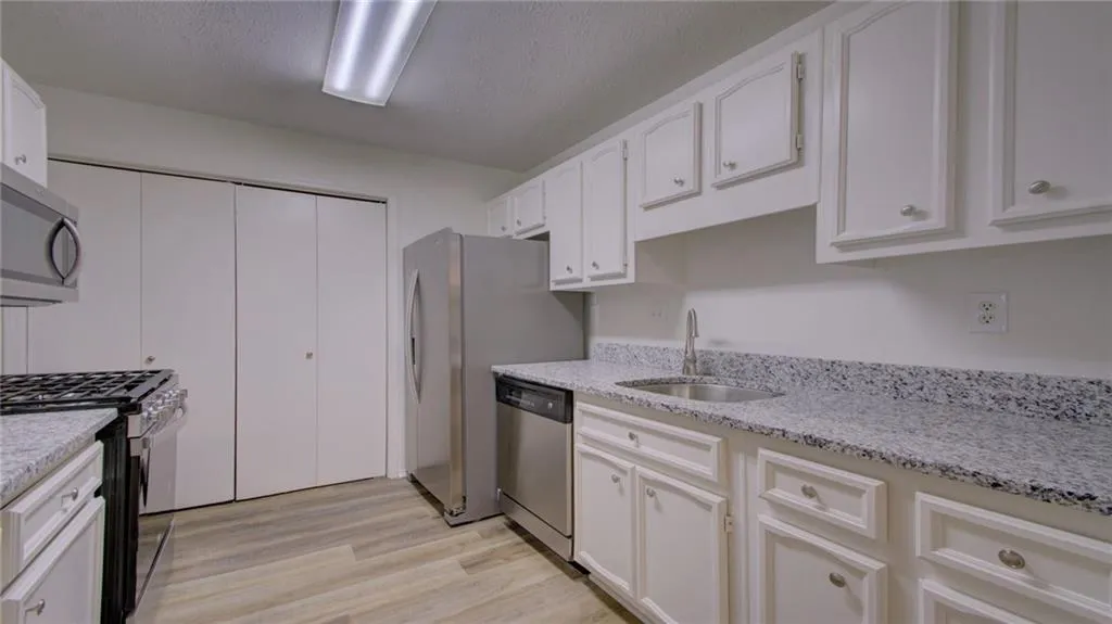 1210 Vicksburg Place, Sandy Springs, Georgia 30350, 2 Bedrooms Bedrooms, ,2 BathroomsBathrooms,Residential,Sold,1210 Vicksburg Place,6771393