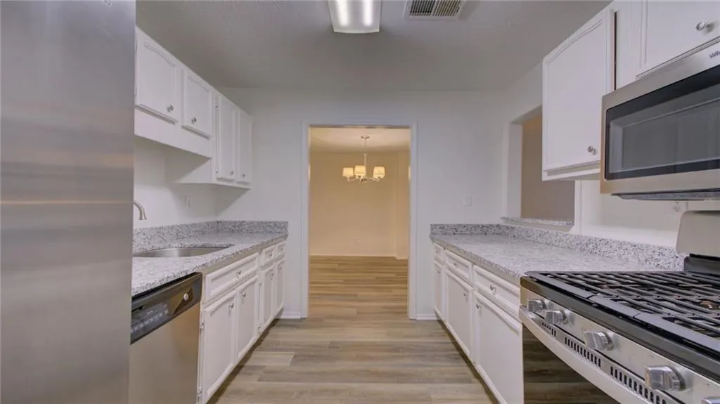 1210 Vicksburg Place, Sandy Springs, Georgia 30350, 2 Bedrooms Bedrooms, ,2 BathroomsBathrooms,Residential,Sold,1210 Vicksburg Place,6771393