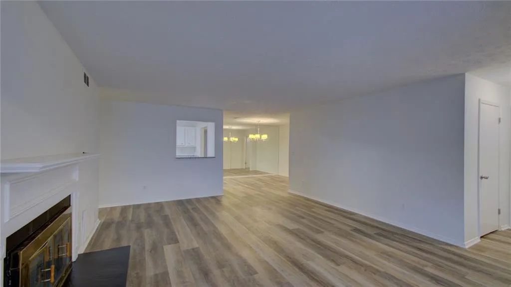 1210 Vicksburg Place, Sandy Springs, Georgia 30350, 2 Bedrooms Bedrooms, ,2 BathroomsBathrooms,Residential,Sold,1210 Vicksburg Place,6771393