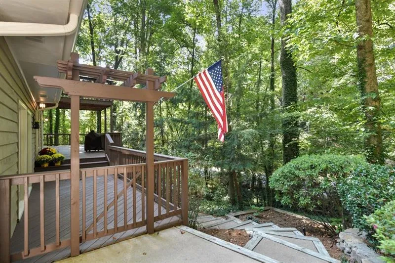 7169 Riverside Drive, Atlanta, Georgia 30328, 3 Bedrooms Bedrooms, ,3 BathroomsBathrooms,Residential,Sold,7169 Riverside Drive,6790914