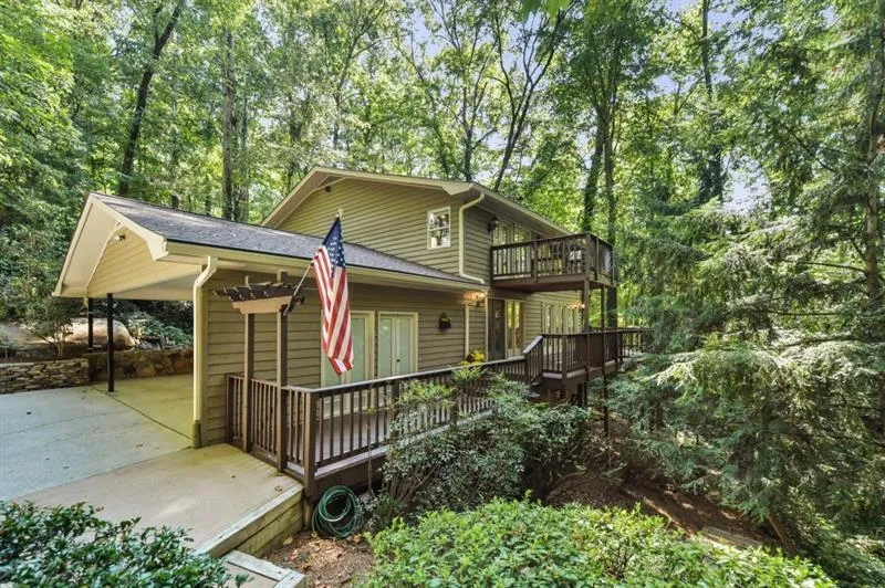 7169 Riverside Drive, Atlanta, Georgia 30328, 3 Bedrooms Bedrooms, ,3 BathroomsBathrooms,Residential,Sold,7169 Riverside Drive,6790914