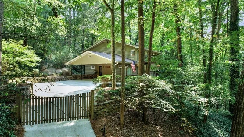 7169 Riverside Drive, Atlanta, Georgia 30328, 3 Bedrooms Bedrooms, ,3 BathroomsBathrooms,Residential,Sold,7169 Riverside Drive,6790914