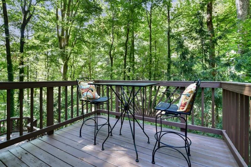 7169 Riverside Drive, Atlanta, Georgia 30328, 3 Bedrooms Bedrooms, ,3 BathroomsBathrooms,Residential,Sold,7169 Riverside Drive,6790914