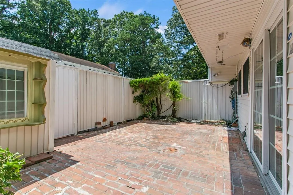 7312 Cardigan Circle, Sandy Springs, Georgia 30328, 3 Bedrooms Bedrooms, ,2 BathroomsBathrooms,Residential,Sold,7312 Cardigan Circle,7252827