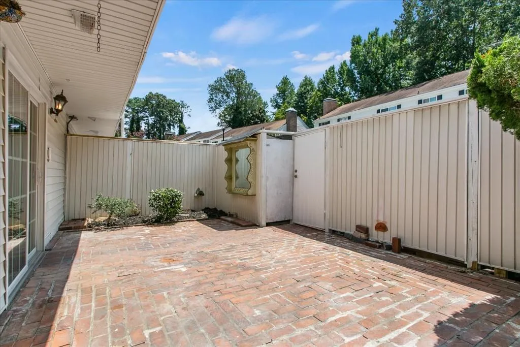 7312 Cardigan Circle, Sandy Springs, Georgia 30328, 3 Bedrooms Bedrooms, ,2 BathroomsBathrooms,Residential,Sold,7312 Cardigan Circle,7252827