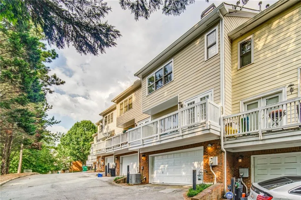 8570 Hope Mews Court, Sandy Springs, Georgia 30350, 2 Bedrooms Bedrooms, ,2 BathroomsBathrooms,Residential,Sold,8570 Hope Mews Court,6754882