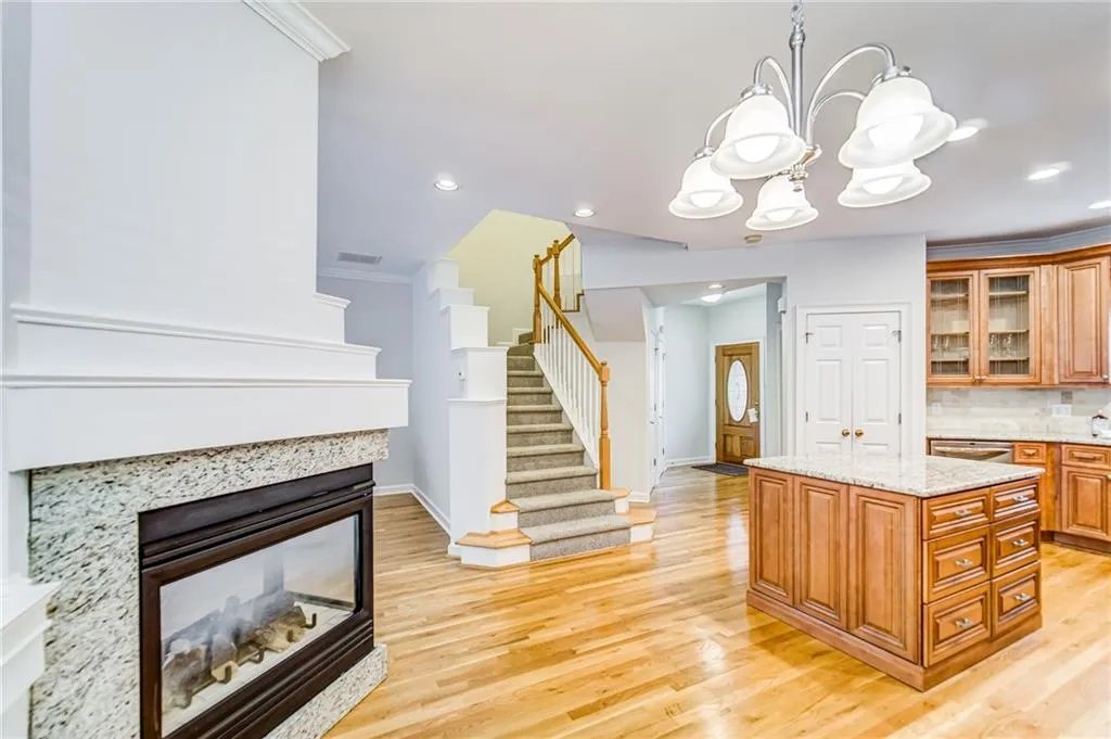 8570 Hope Mews Court, Sandy Springs, Georgia 30350, 2 Bedrooms Bedrooms, ,2 BathroomsBathrooms,Residential,Sold,8570 Hope Mews Court,6754882