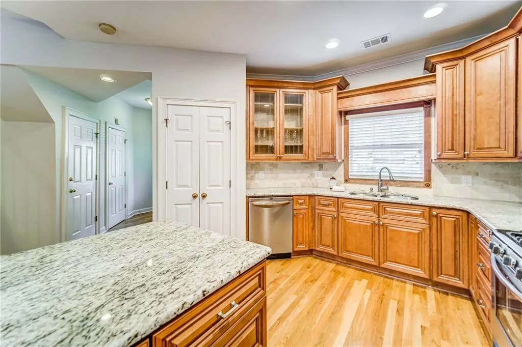 8570 Hope Mews Court, Sandy Springs, Georgia 30350, 2 Bedrooms Bedrooms, ,2 BathroomsBathrooms,Residential,Sold,8570 Hope Mews Court,6754882