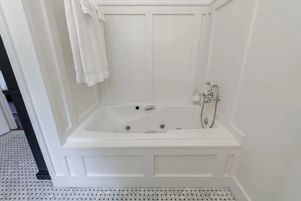 42 Camden Road Ne, Atlanta, Georgia 30309, 3 Bedrooms Bedrooms, ,2 BathroomsBathrooms,Residential,For Sale,42 Camden Road Ne,7648094