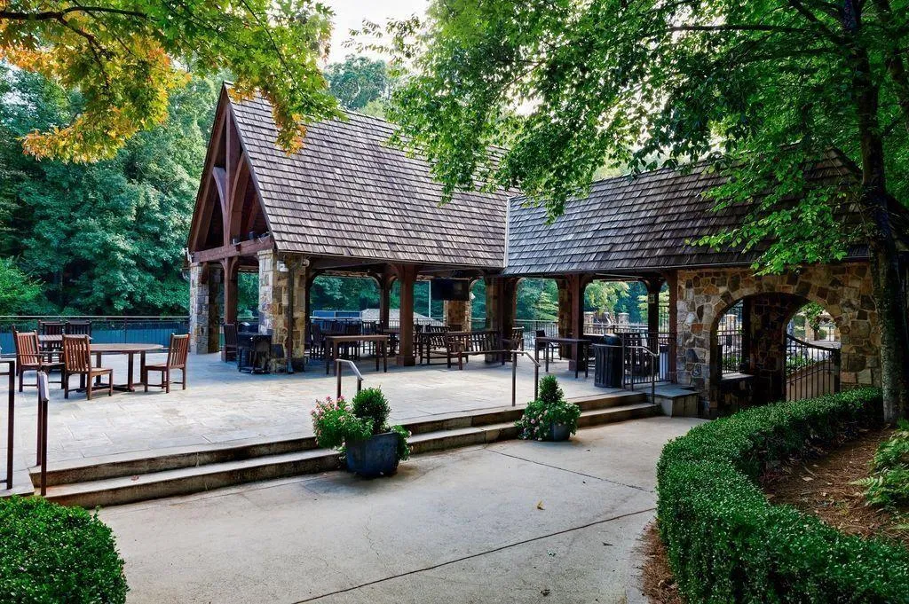 Brookwood Hills Amenities-Sitting Area