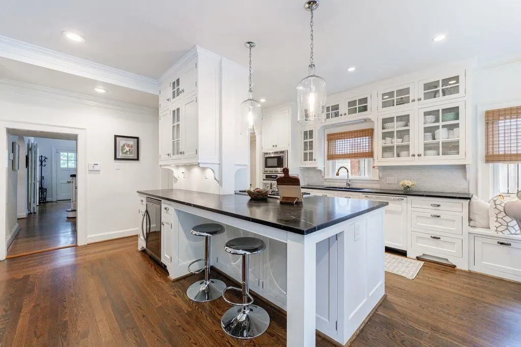 Breakfast Bar with Storage