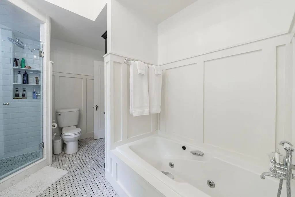 42 Camden Road Ne, Atlanta, Georgia 30309, 3 Bedrooms Bedrooms, ,2 BathroomsBathrooms,Residential,For Sale,42 Camden Road Ne,7648094