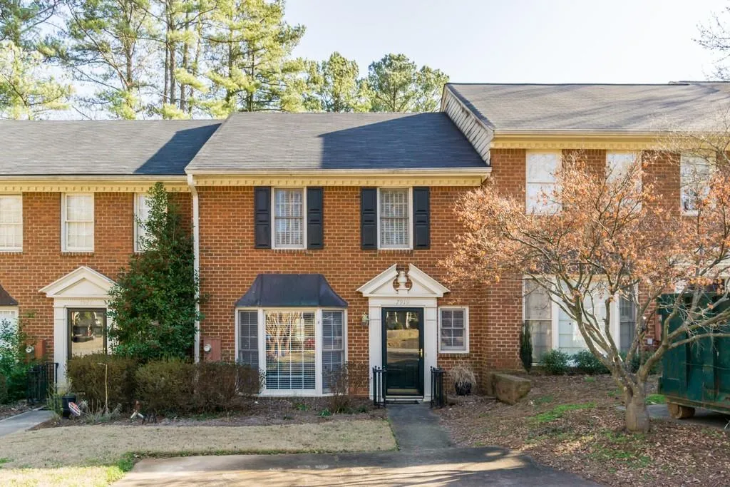 7919 Briar Villa Place, Sandy Springs, Georgia 30350, 2 Bedrooms Bedrooms, ,2 BathroomsBathrooms,Residential,Sold,7919 Briar Villa Place,6669519