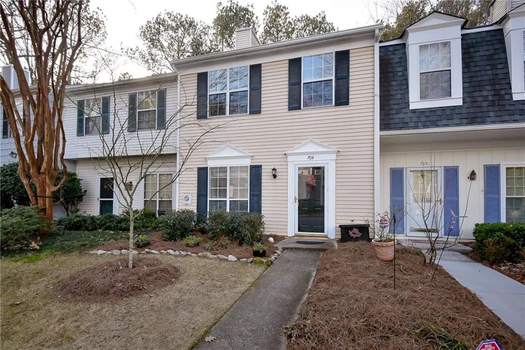 704 Wedgewood Way, Sandy Springs, Georgia 30350, 2 Bedrooms Bedrooms, ,2 BathroomsBathrooms,Residential,Sold,704 Wedgewood Way,5640345