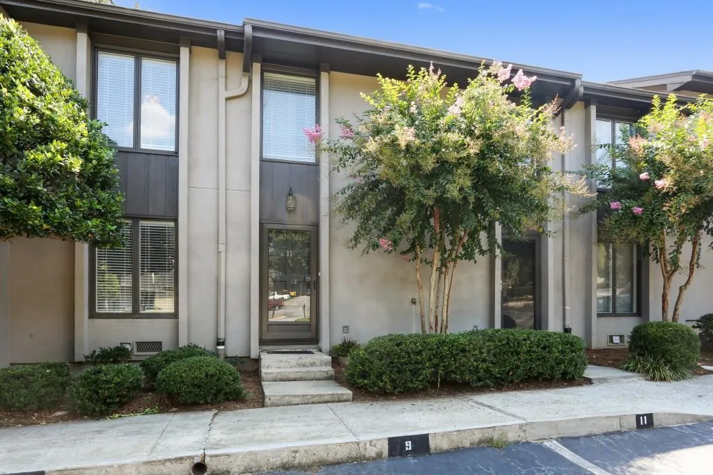 11 Ivy Square Ne Unit 11, Atlanta, Georgia 30342, 3 Bedrooms Bedrooms, ,3 BathroomsBathrooms,Residential,Sold,11 Ivy Square Ne Unit 11,5744175