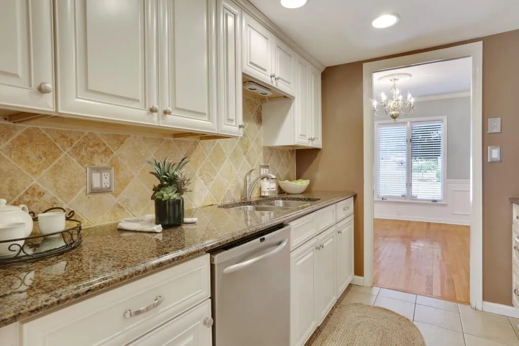 11 Ivy Square Ne Unit 11, Atlanta, Georgia 30342, 3 Bedrooms Bedrooms, ,3 BathroomsBathrooms,Residential,Sold,11 Ivy Square Ne Unit 11,5744175