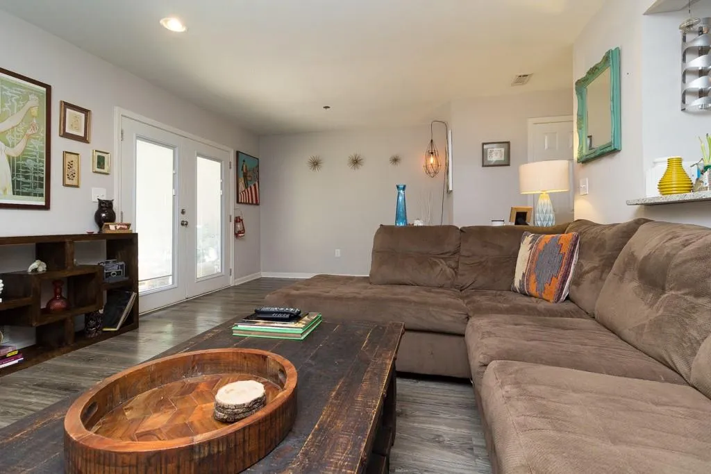 1706 Queen Anne Court, Sandy Springs, Georgia 30350, 2 Bedrooms Bedrooms, ,2 BathroomsBathrooms,Residential,Sold,1706 Queen Anne Court,6581135