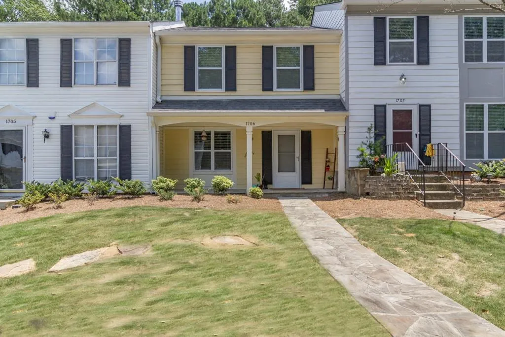 1706 Queen Anne Court, Sandy Springs, Georgia 30350, 2 Bedrooms Bedrooms, ,2 BathroomsBathrooms,Residential,Sold,1706 Queen Anne Court,6581135