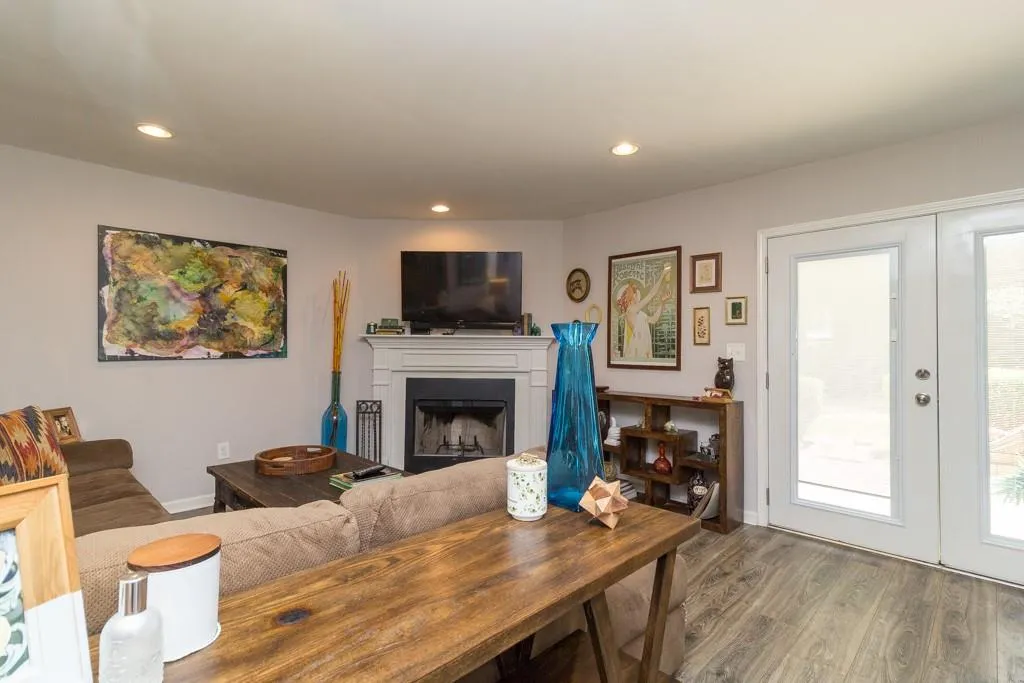 1706 Queen Anne Court, Sandy Springs, Georgia 30350, 2 Bedrooms Bedrooms, ,2 BathroomsBathrooms,Residential,Sold,1706 Queen Anne Court,6581135