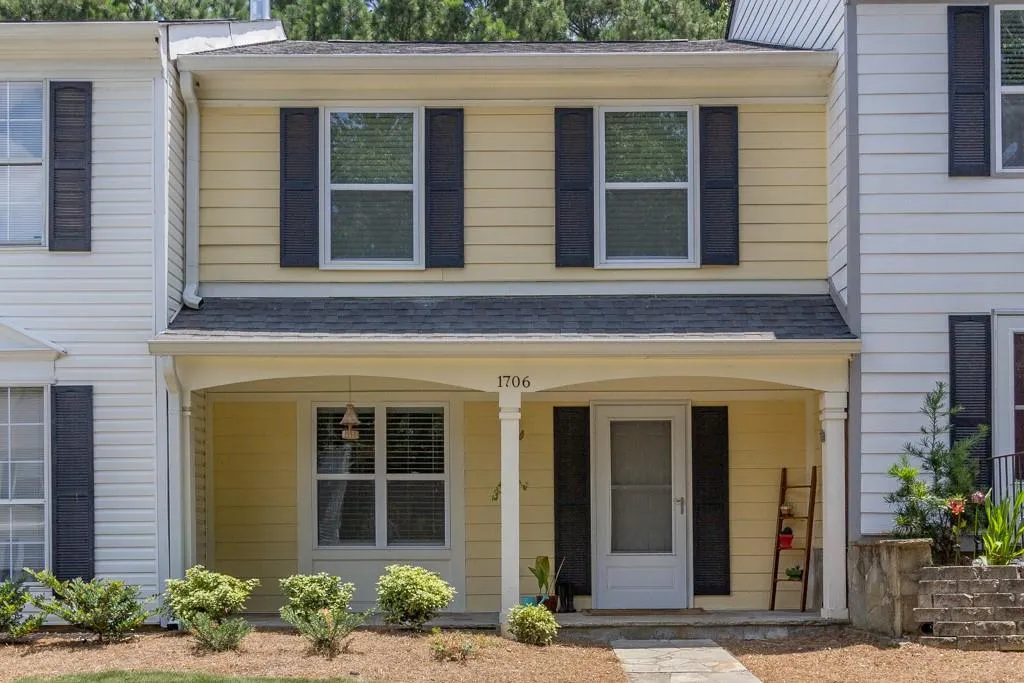 1706 Queen Anne Court, Sandy Springs, Georgia 30350, 2 Bedrooms Bedrooms, ,2 BathroomsBathrooms,Residential,Sold,1706 Queen Anne Court,6581135