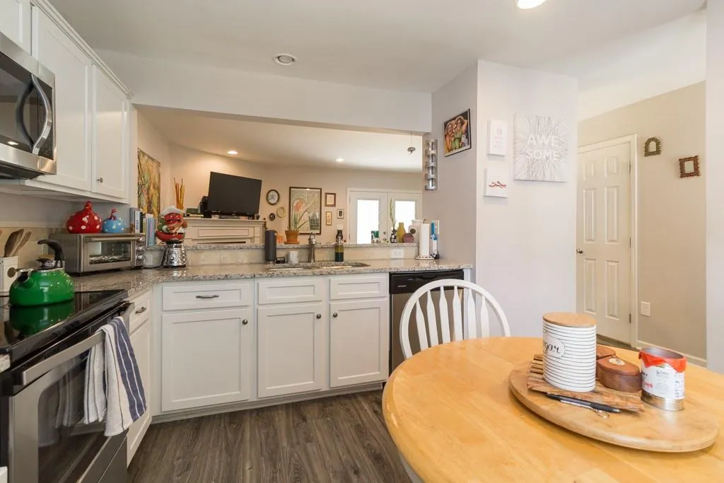 1706 Queen Anne Court, Sandy Springs, Georgia 30350, 2 Bedrooms Bedrooms, ,2 BathroomsBathrooms,Residential,Sold,1706 Queen Anne Court,6581135