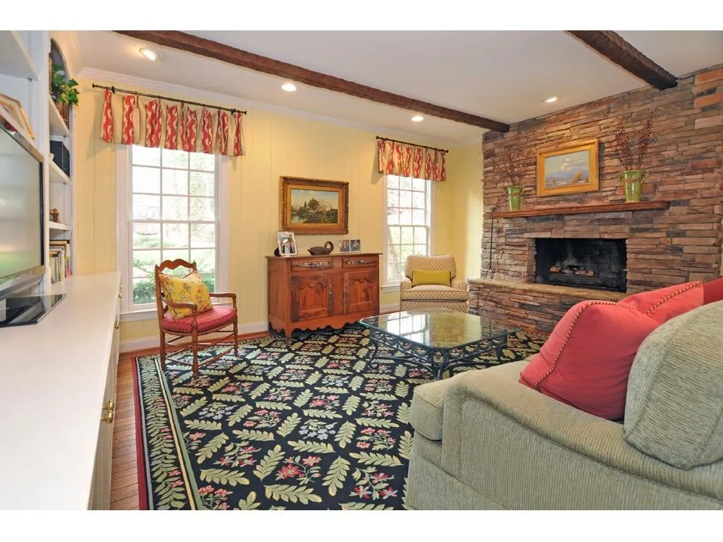 690 Weatherly Lane, Sandy Springs, Georgia 30328, 5 Bedrooms Bedrooms, ,3 BathroomsBathrooms,Residential,Sold,690 Weatherly Lane,6507021