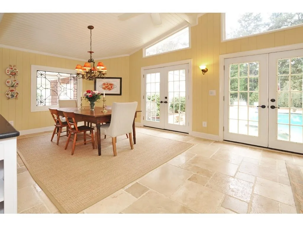 690 Weatherly Lane, Sandy Springs, Georgia 30328, 5 Bedrooms Bedrooms, ,3 BathroomsBathrooms,Residential,Sold,690 Weatherly Lane,6507021