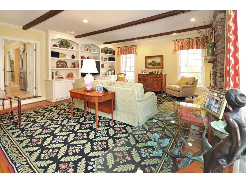 690 Weatherly Lane, Sandy Springs, Georgia 30328, 5 Bedrooms Bedrooms, ,3 BathroomsBathrooms,Residential,Sold,690 Weatherly Lane,6507021