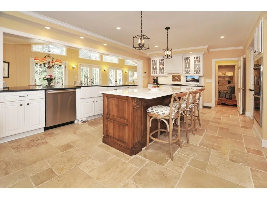 690 Weatherly Lane, Sandy Springs, Georgia 30328, 5 Bedrooms Bedrooms, ,3 BathroomsBathrooms,Residential,Sold,690 Weatherly Lane,6507021