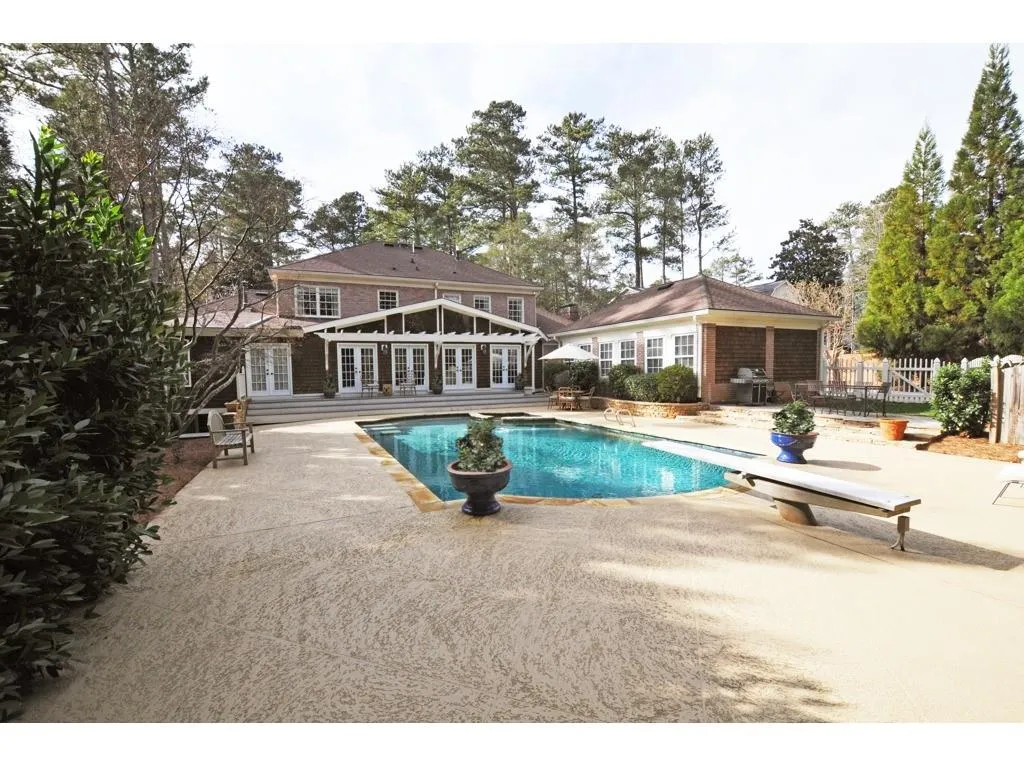 690 Weatherly Lane, Sandy Springs, Georgia 30328, 5 Bedrooms Bedrooms, ,3 BathroomsBathrooms,Residential,Sold,690 Weatherly Lane,6507021