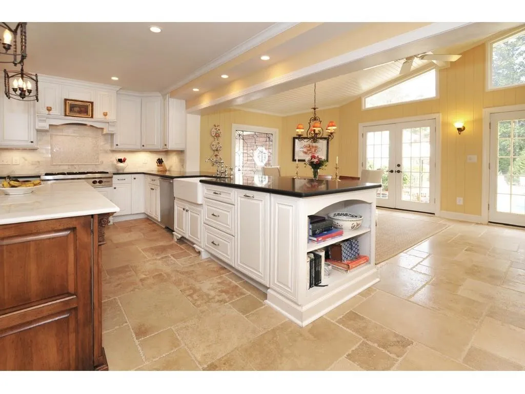 690 Weatherly Lane, Sandy Springs, Georgia 30328, 5 Bedrooms Bedrooms, ,3 BathroomsBathrooms,Residential,Sold,690 Weatherly Lane,6507021