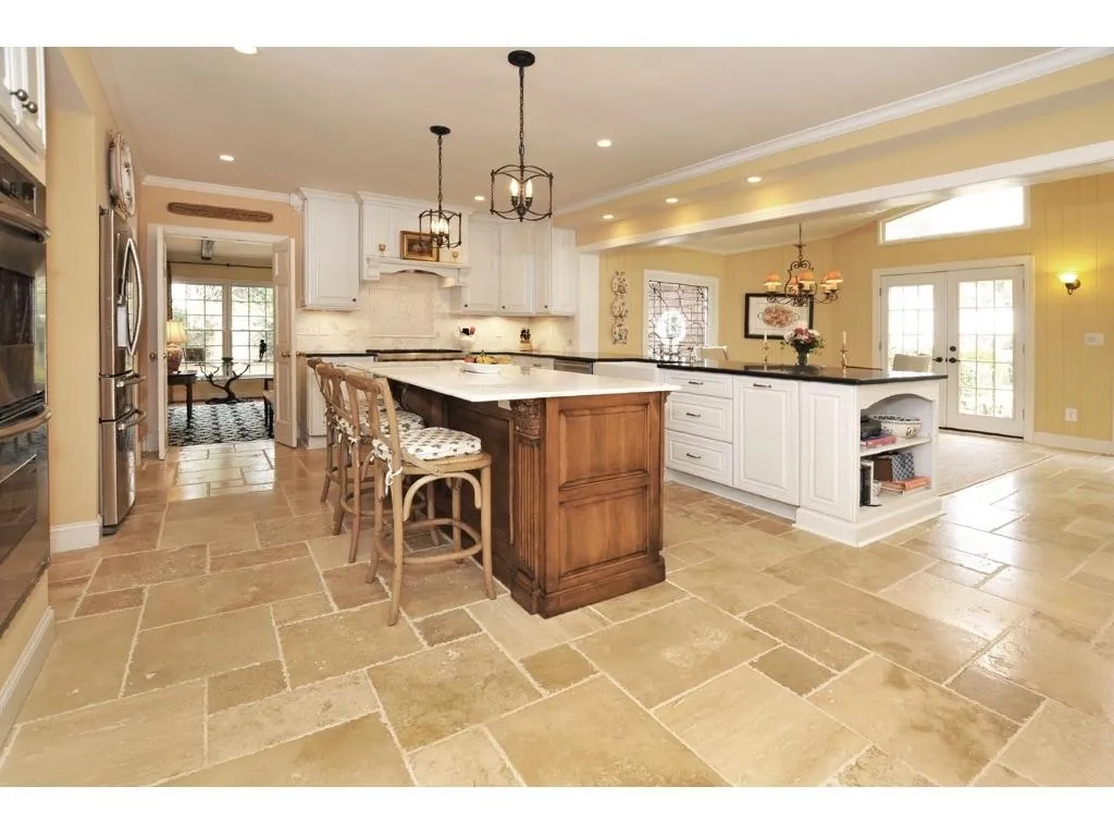 690 Weatherly Lane, Sandy Springs, Georgia 30328, 5 Bedrooms Bedrooms, ,3 BathroomsBathrooms,Residential,Sold,690 Weatherly Lane,6507021