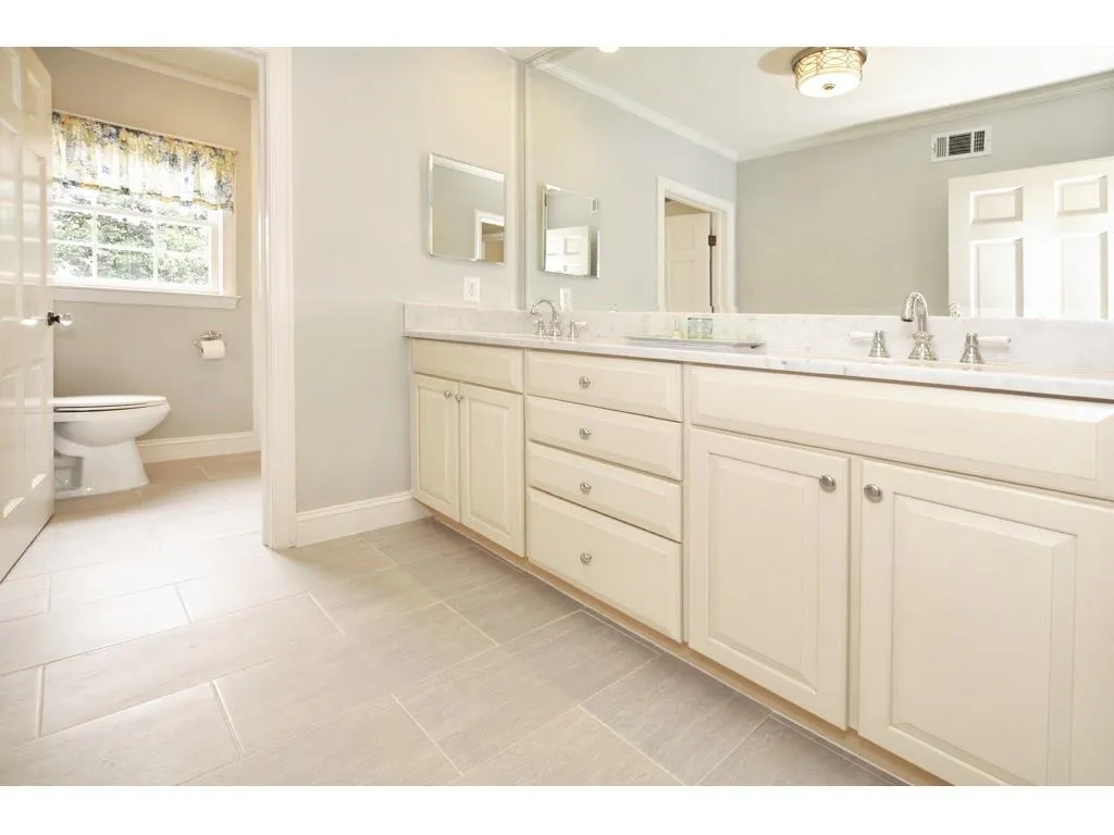690 Weatherly Lane, Sandy Springs, Georgia 30328, 5 Bedrooms Bedrooms, ,3 BathroomsBathrooms,Residential,Sold,690 Weatherly Lane,6507021