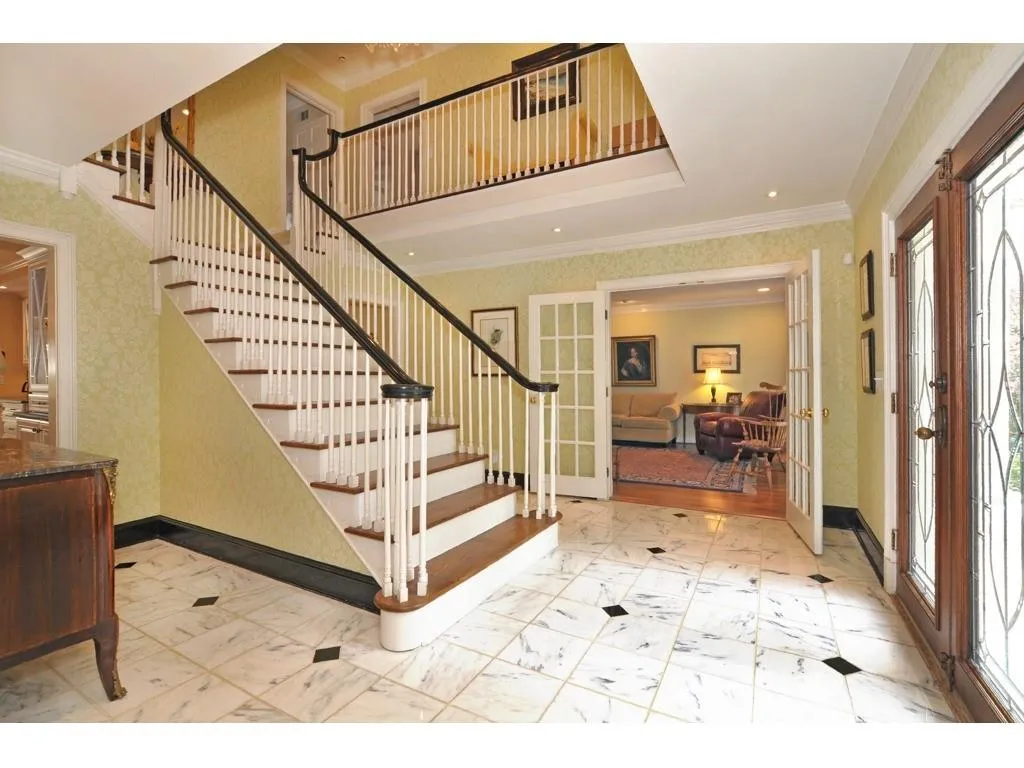 690 Weatherly Lane, Sandy Springs, Georgia 30328, 5 Bedrooms Bedrooms, ,3 BathroomsBathrooms,Residential,Sold,690 Weatherly Lane,6507021