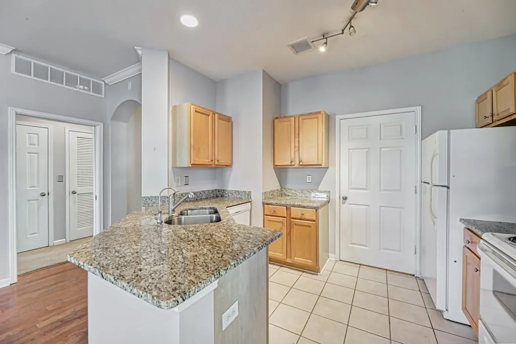 5641 Roswell Road Unit 102, Sandy Springs, Georgia 30342, 1 Bedroom Bedrooms, ,1 BathroomBathrooms,Residential,Sold,5641 Roswell Road Unit 102,6866056