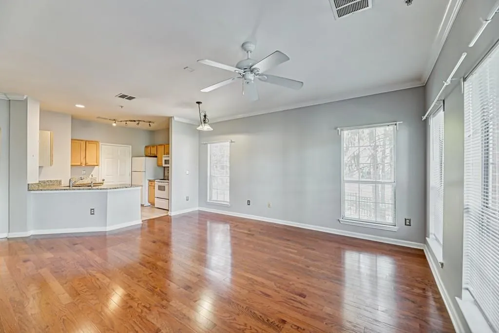 5641 Roswell Road Unit 102, Sandy Springs, Georgia 30342, 1 Bedroom Bedrooms, ,1 BathroomBathrooms,Residential,Sold,5641 Roswell Road Unit 102,6866056