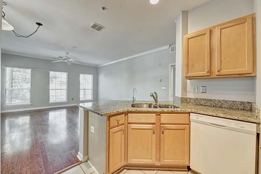 5641 Roswell Road Unit 102, Sandy Springs, Georgia 30342, 1 Bedroom Bedrooms, ,1 BathroomBathrooms,Residential,Sold,5641 Roswell Road Unit 102,6866056