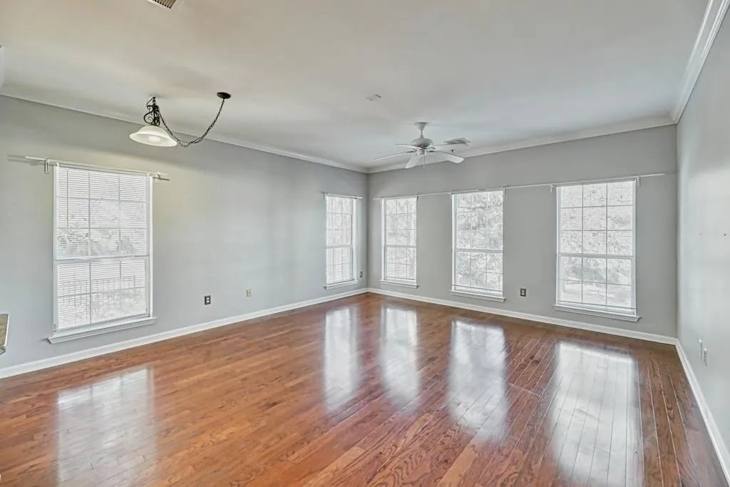 5641 Roswell Road Unit 102, Sandy Springs, Georgia 30342, 1 Bedroom Bedrooms, ,1 BathroomBathrooms,Residential,Sold,5641 Roswell Road Unit 102,6866056