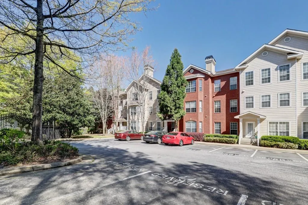 5641 Roswell Road Unit 102, Sandy Springs, Georgia 30342, 1 Bedroom Bedrooms, ,1 BathroomBathrooms,Residential,Sold,5641 Roswell Road Unit 102,6866056