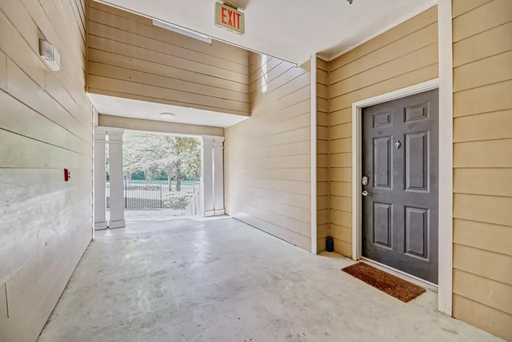 5641 Roswell Road Unit 102, Sandy Springs, Georgia 30342, 1 Bedroom Bedrooms, ,1 BathroomBathrooms,Residential,Sold,5641 Roswell Road Unit 102,6866056