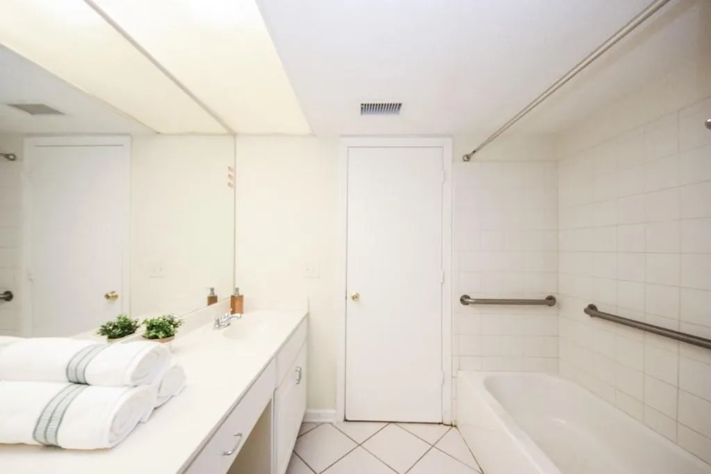 6851 Roswell Road Unit H-18, Sandy Springs, Georgia 30328, 3 Bedrooms Bedrooms, ,2 BathroomsBathrooms,Residential,Sold,6851 Roswell Road Unit H-18,6605312