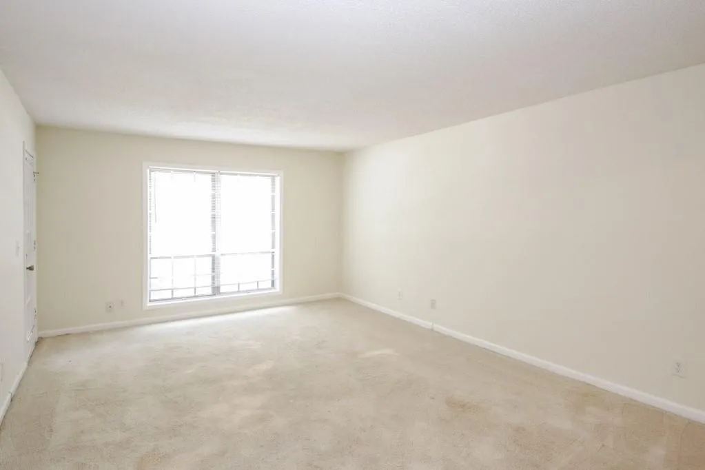 6851 Roswell Road Unit H-18, Sandy Springs, Georgia 30328, 3 Bedrooms Bedrooms, ,2 BathroomsBathrooms,Residential,Sold,6851 Roswell Road Unit H-18,6605312