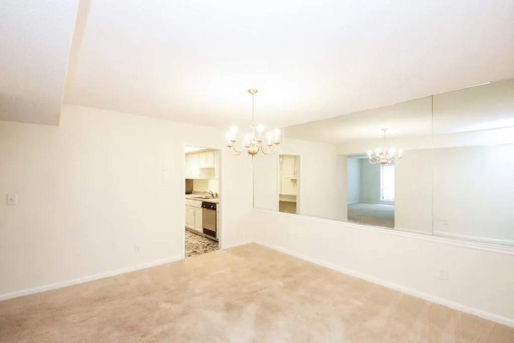 6851 Roswell Road Unit H-18, Sandy Springs, Georgia 30328, 3 Bedrooms Bedrooms, ,2 BathroomsBathrooms,Residential,Sold,6851 Roswell Road Unit H-18,6605312