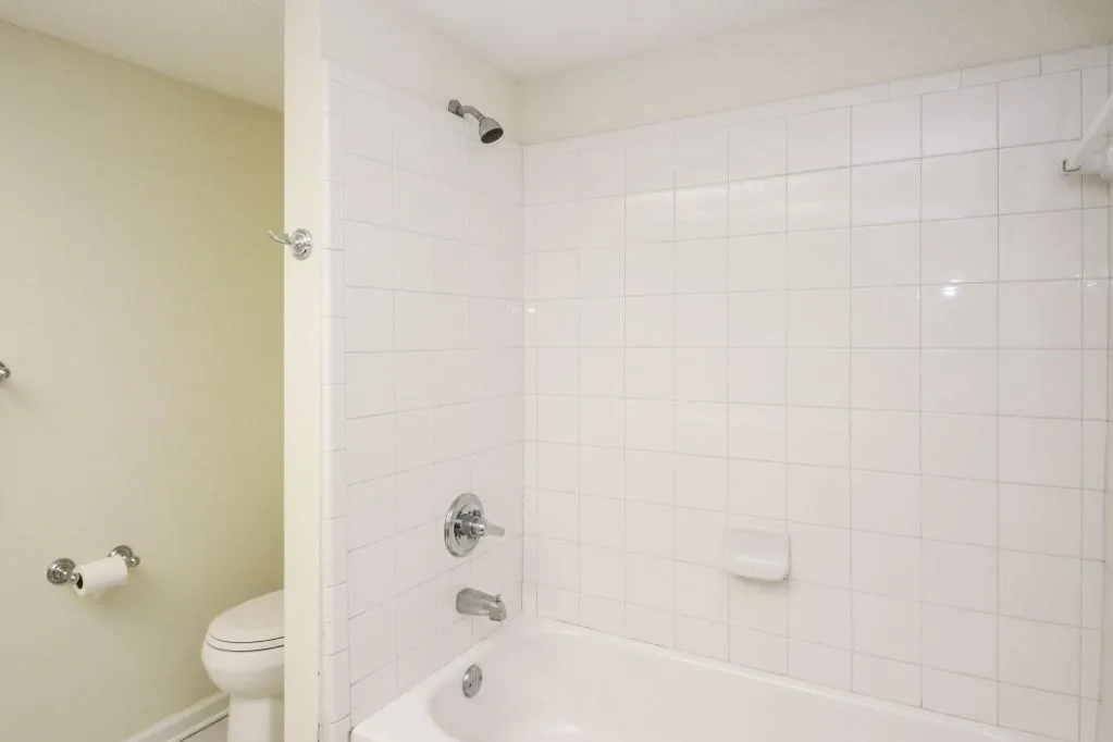 6851 Roswell Road Unit H-18, Sandy Springs, Georgia 30328, 3 Bedrooms Bedrooms, ,2 BathroomsBathrooms,Residential,Sold,6851 Roswell Road Unit H-18,6605312